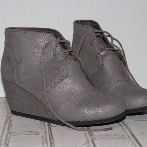 🤎 Cityclassified Lace‑Up Wedge Ankle Boots · Size 7 · Gray